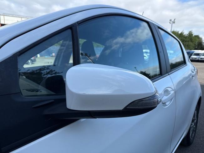 Toyota YARIS Photo 20