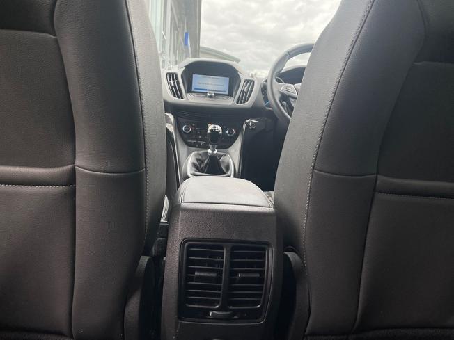 FORD Kuga Photo 29