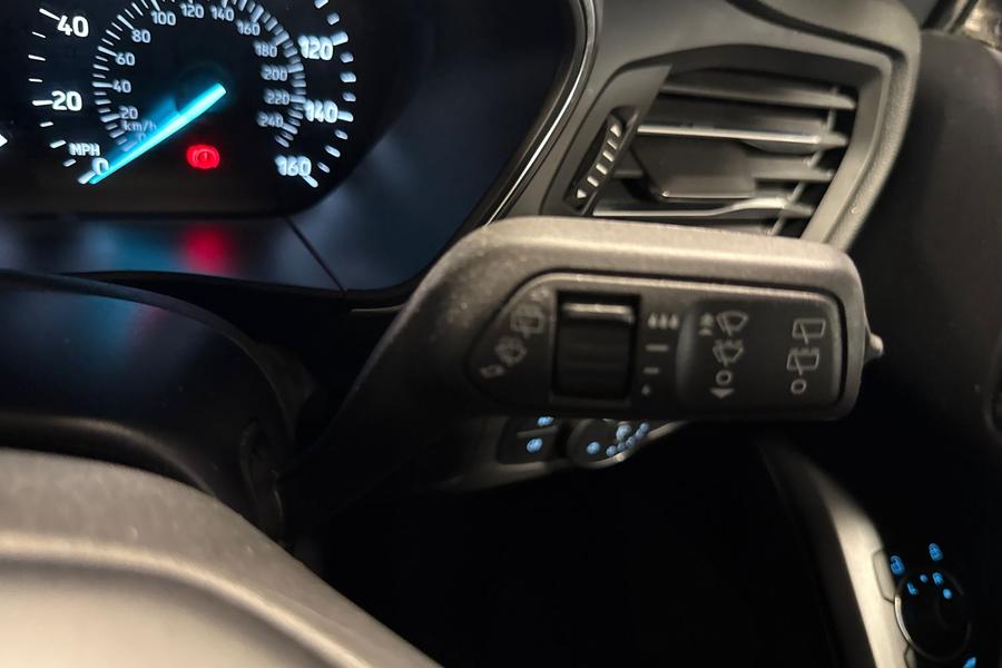Ford FOCUS Photo autoimg-8e3e1accb5689f76ee1a7780bc567da8e064d6bb.jpg
