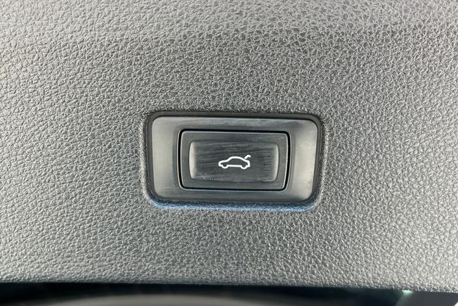 AUDI Q8 Photo 49