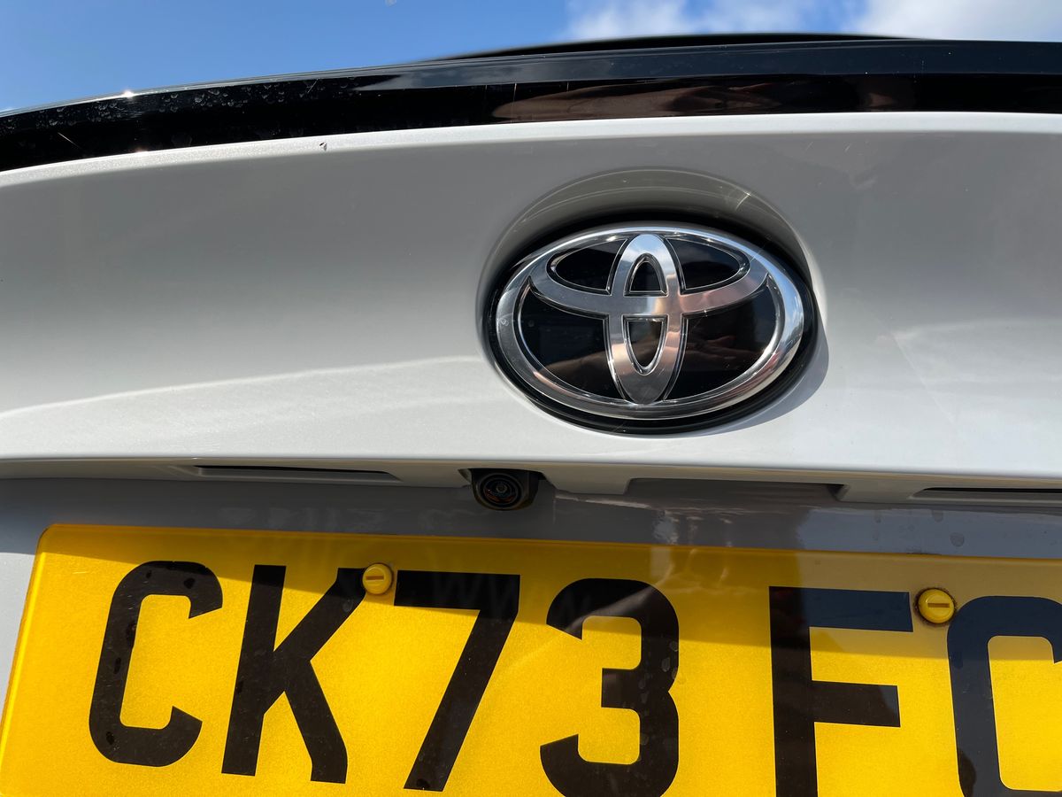 Toyota C-HR Photo 21