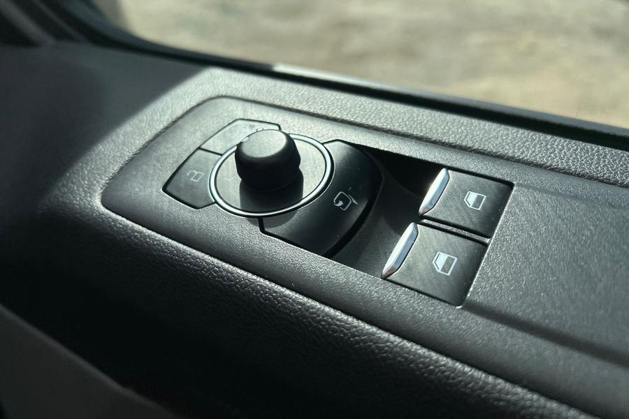 Ford TRANSIT CUSTOM Photo autoimg-8e4443ff99c48734bc0aeeaa66b22d41fa4a507c.jpg