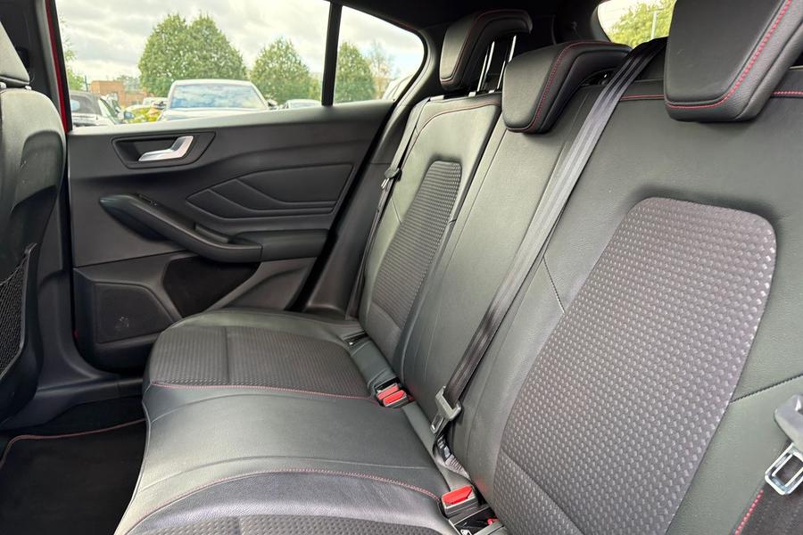 Ford FOCUS Photo autoimg-8e46362603be2450fa681d2b38e31a3543a2b796.jpg