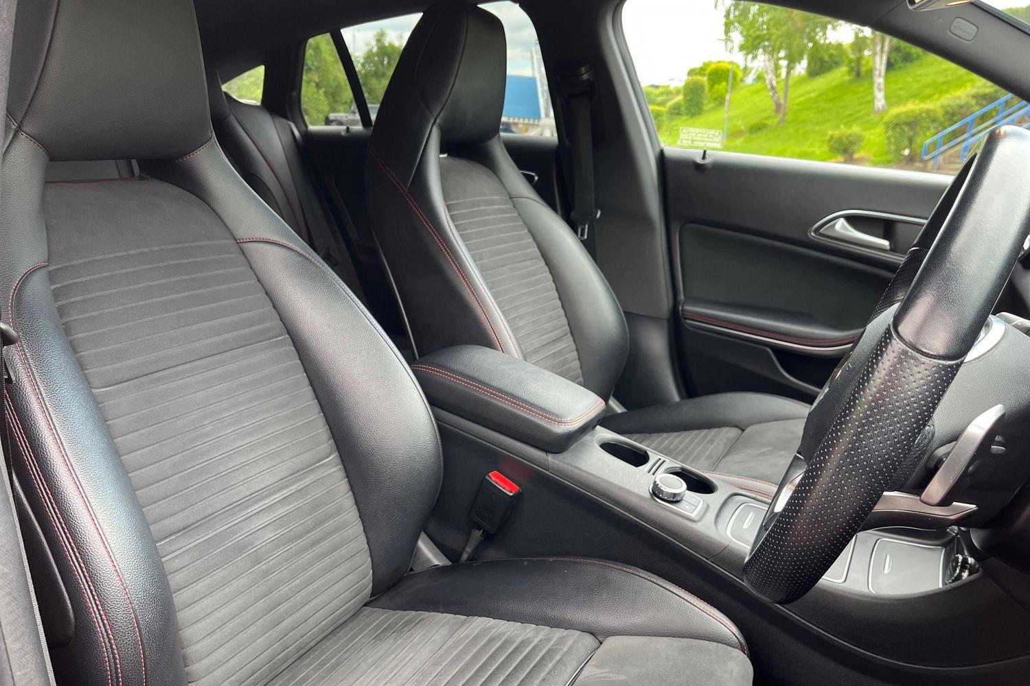 Mercedes-Benz CLA Photo 16