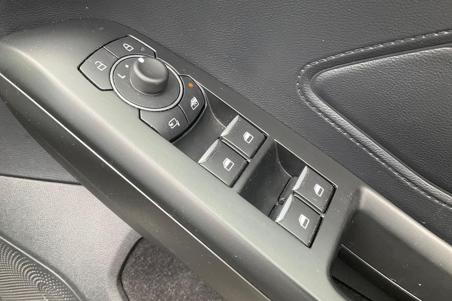 Ford FOCUS Photo autoimg-8e500a0ba501496d8db7e65e958459f1e7732716.jpg