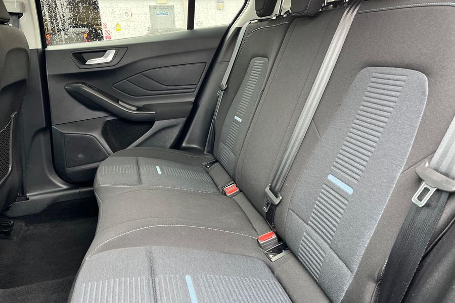 Ford FOCUS Photo autoimg-8e51f905b3177e03aa5a06ce396750d16dace0c1.jpg
