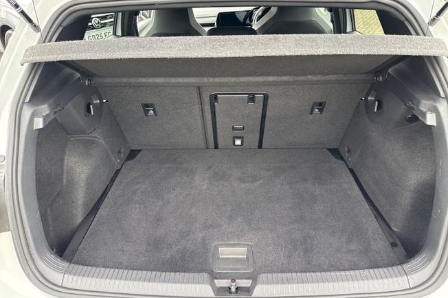 VOLKSWAGEN Golf Photo 12