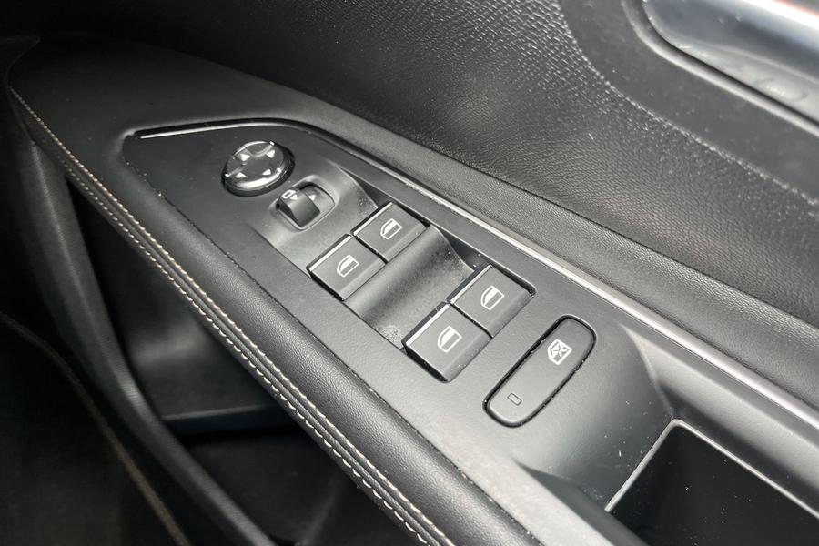 Peugeot 5008 Photo autoimg-8e53cae0329d864a6f7c3ab014deebc4e75f51d8.jpg