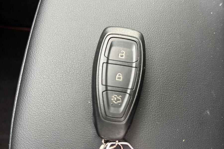 Ford KUGA Photo autoimg-8e58bd5c13b4d98a2890e227fd502b731e4d88fb.jpg