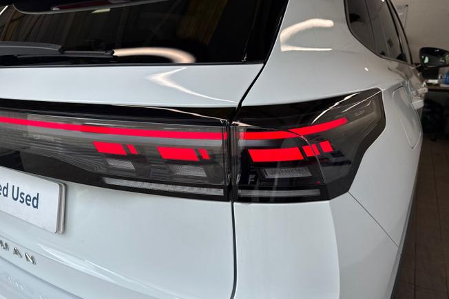 VOLKSWAGEN Tiguan Photo 18