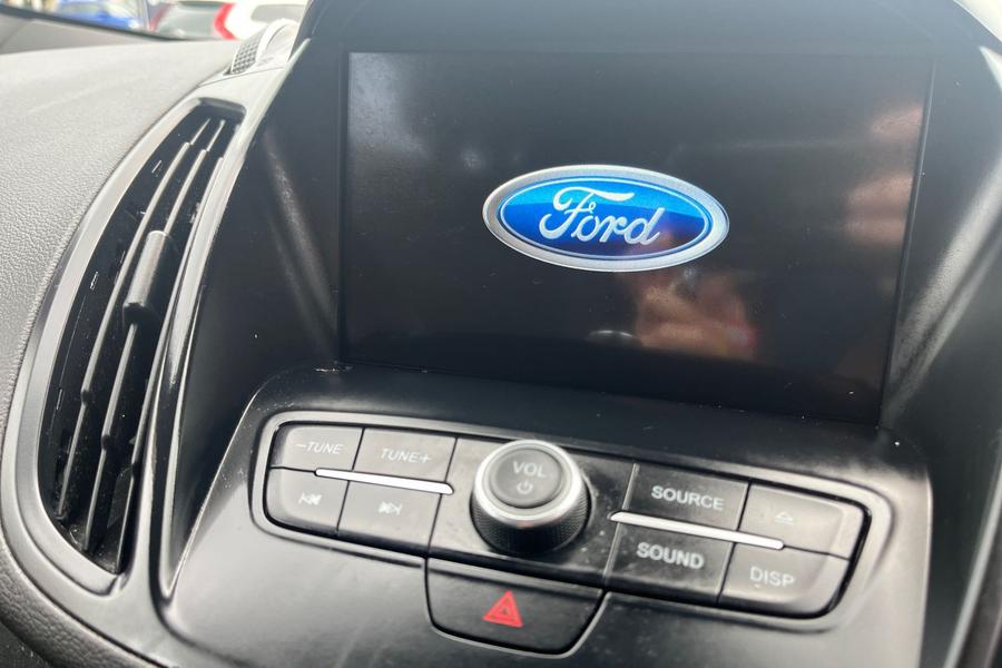 Ford KUGA Photo autoimg-8e5c0f0b548cb9154c15a64e1d4d50635530f171.jpg