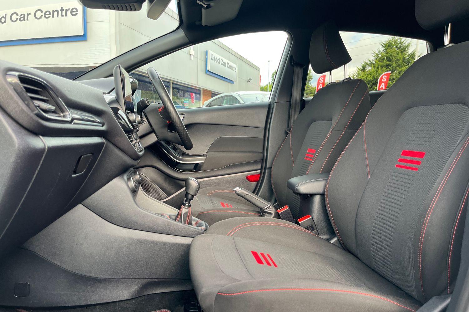 Ford FIESTA Photo 18