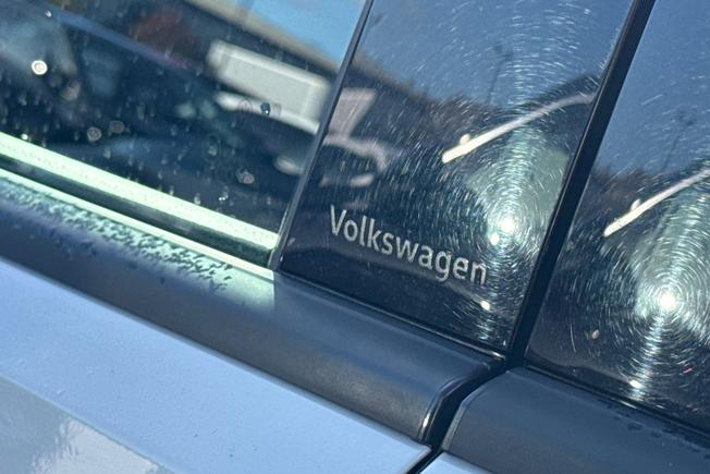 VOLKSWAGEN T-Roc Photo 28