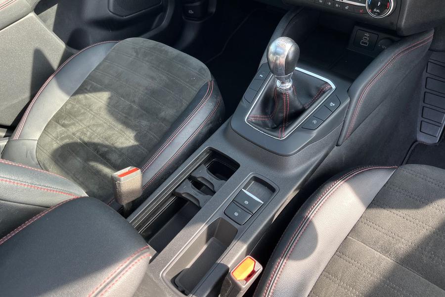 Ford KUGA Photo autoimg-8e698d9c6a355a7881c4f5567ab4807017222f4e.jpg