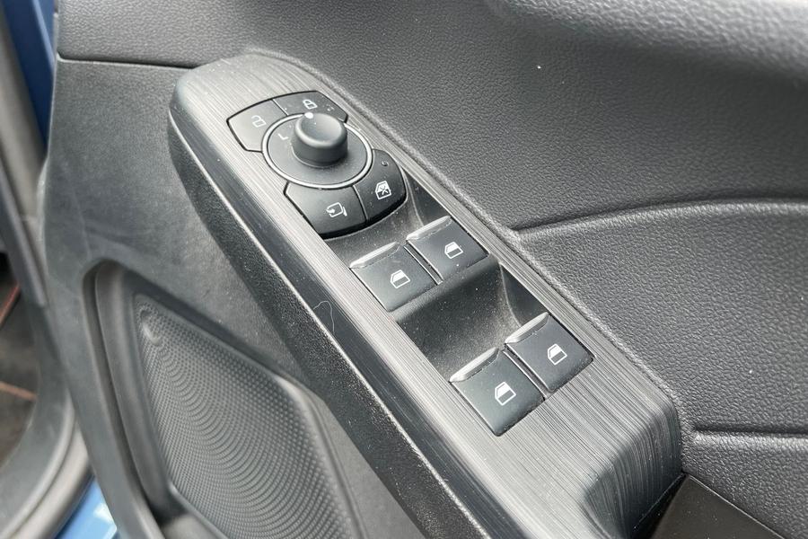 Ford Kuga Photo autoimg-8e6e5548868f9bae845dad123c0ed116d454c54e.jpg