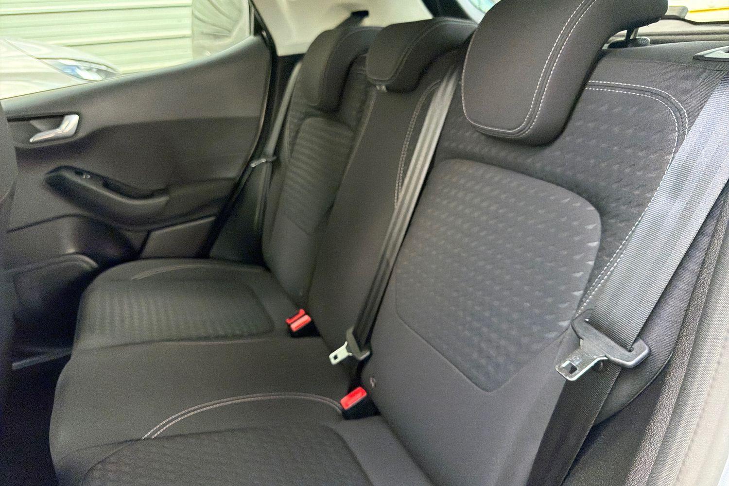Ford FIESTA Photo 19