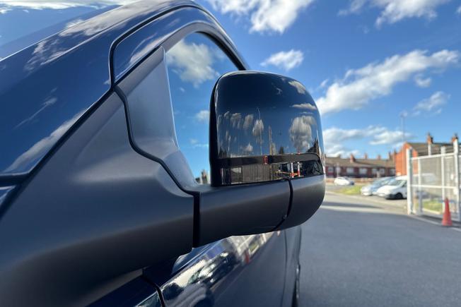 VOLKSWAGEN Transporter Shuttle Photo 28