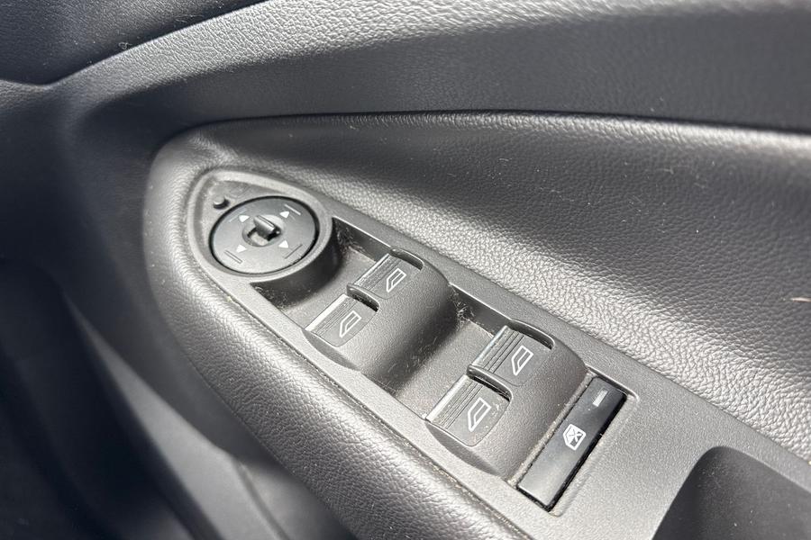 Ford KUGA Photo autoimg-8e72b53434bcd07f40b2edbf54417871dddff6ed.jpg