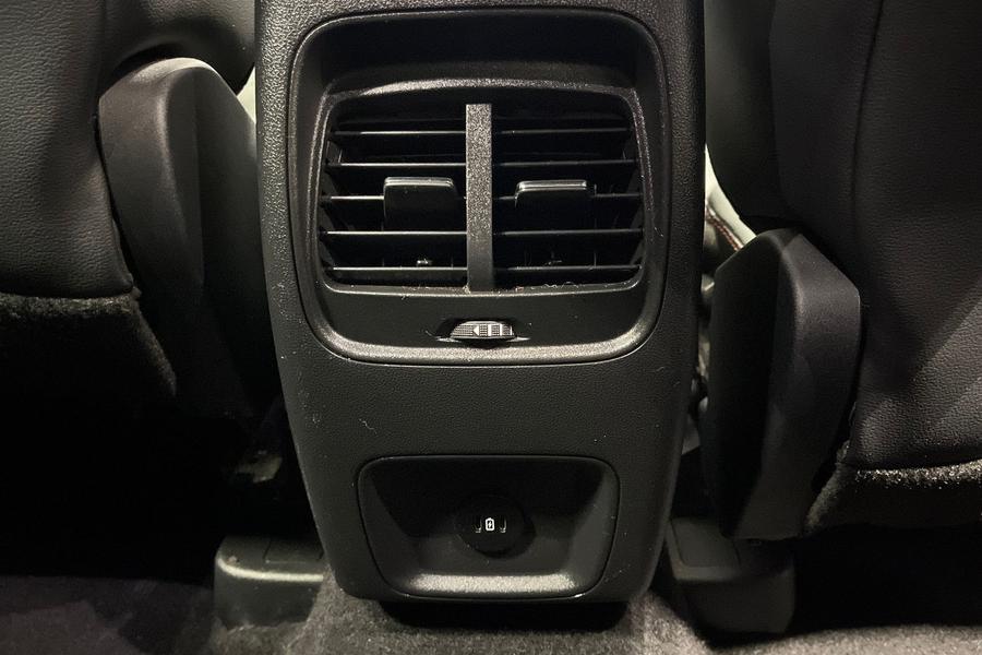 Ford Kuga Photo autoimg-8e740288cd564828ef6a886e5e00e9cc2c20a0fa.jpg