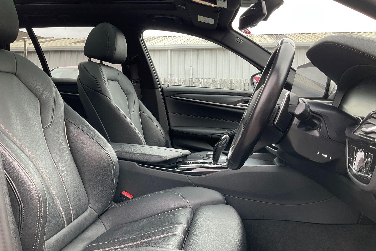 BMW 5 SERIES Photo 16