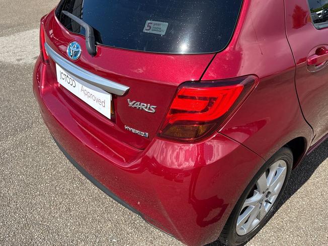 TOYOTA Yaris Photo 23