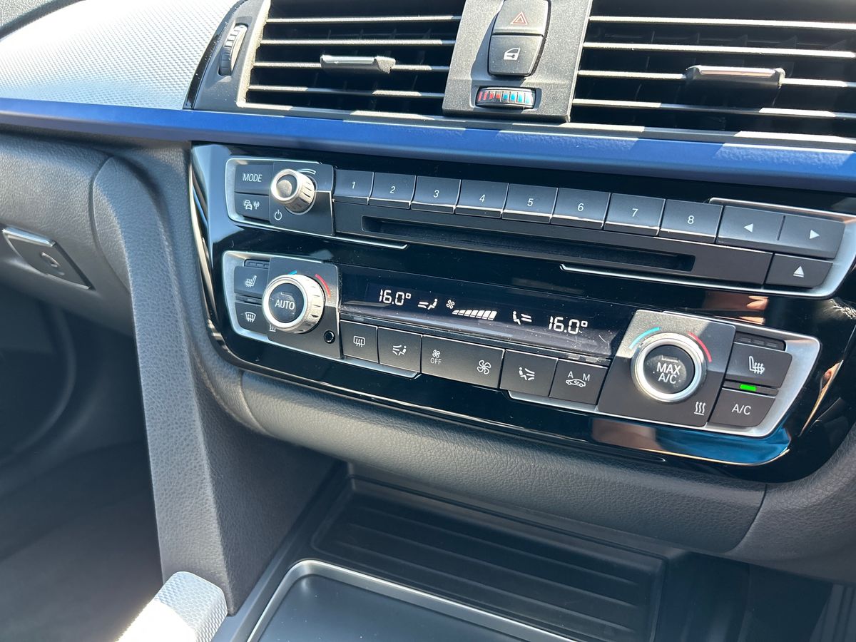 BMW 3 Series Photo 11