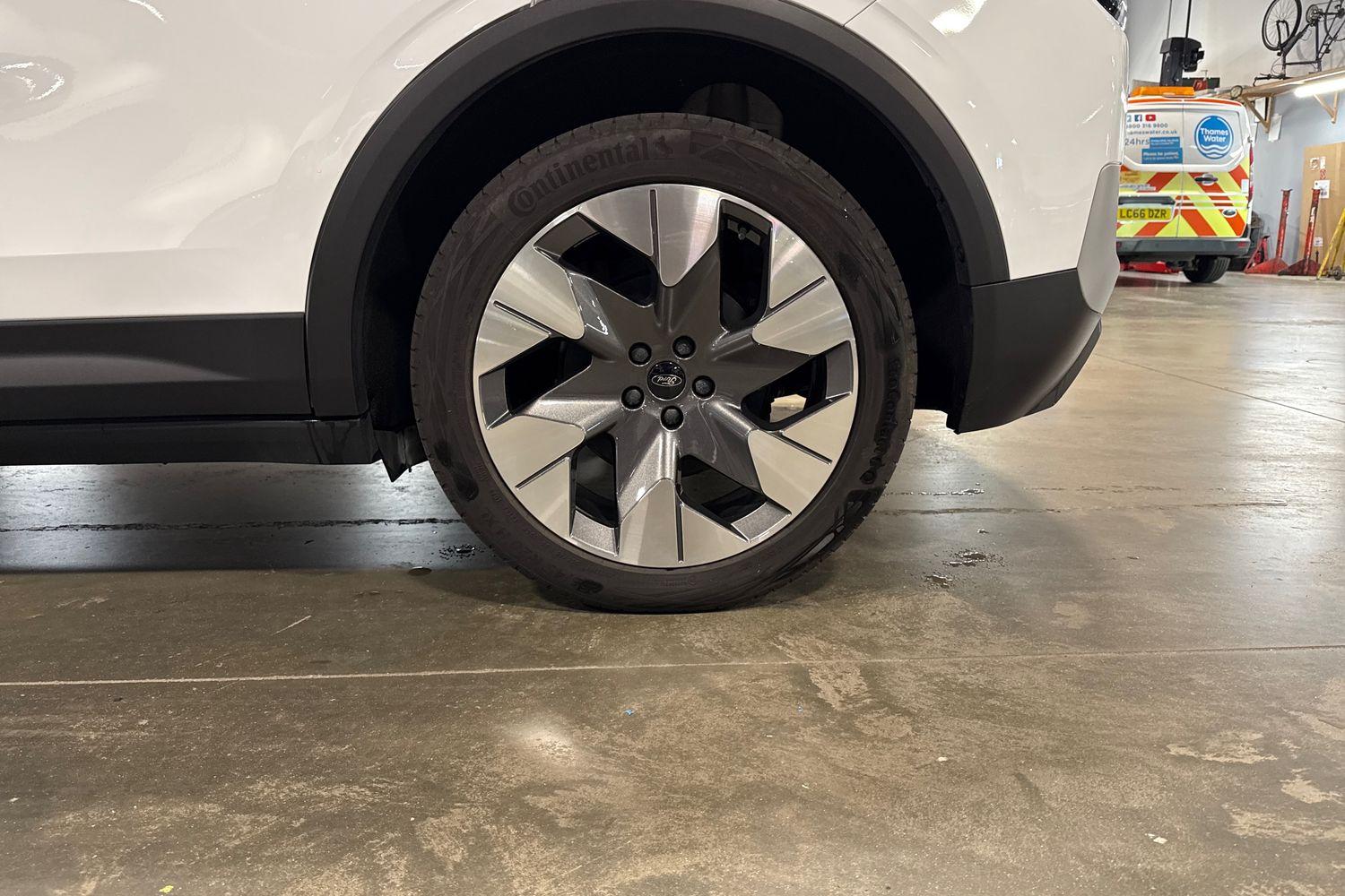 Ford Explorer Photo 7