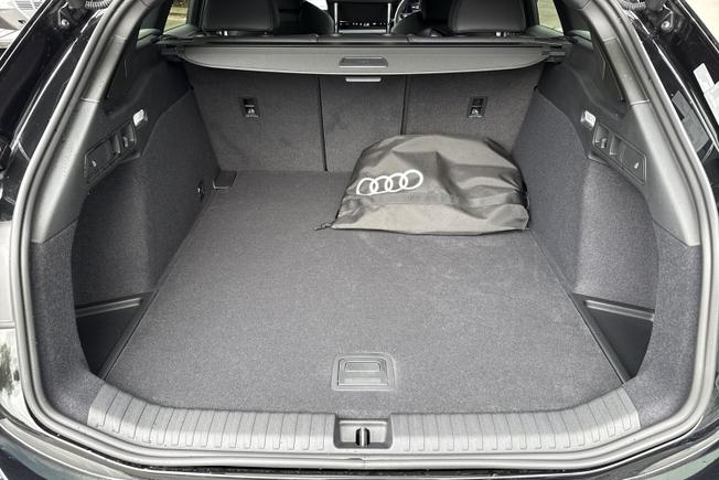 AUDI A6 e-tron Avant Photo 12