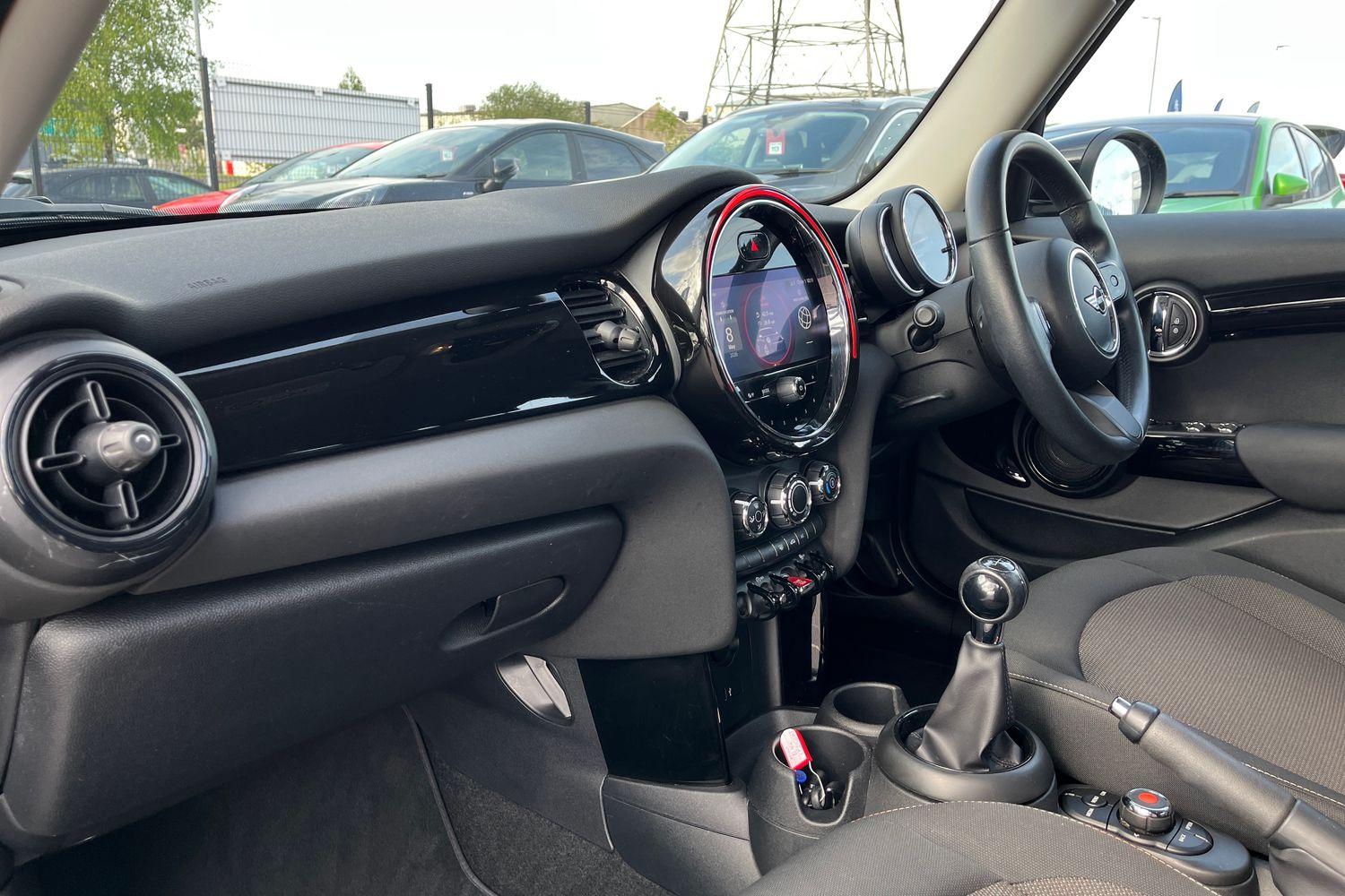 MINI Hatch Photo 17