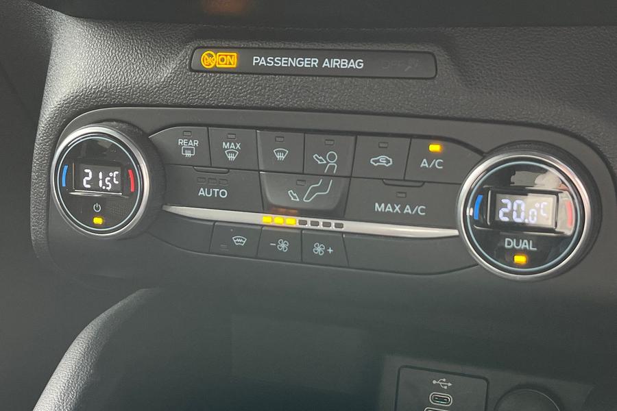 Ford FOCUS Photo autoimg-8e81abee988f9c0e96550520b9a01209c3cb5040.jpg