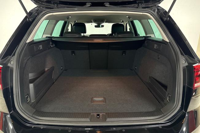 VOLKSWAGEN Passat Photo 12
