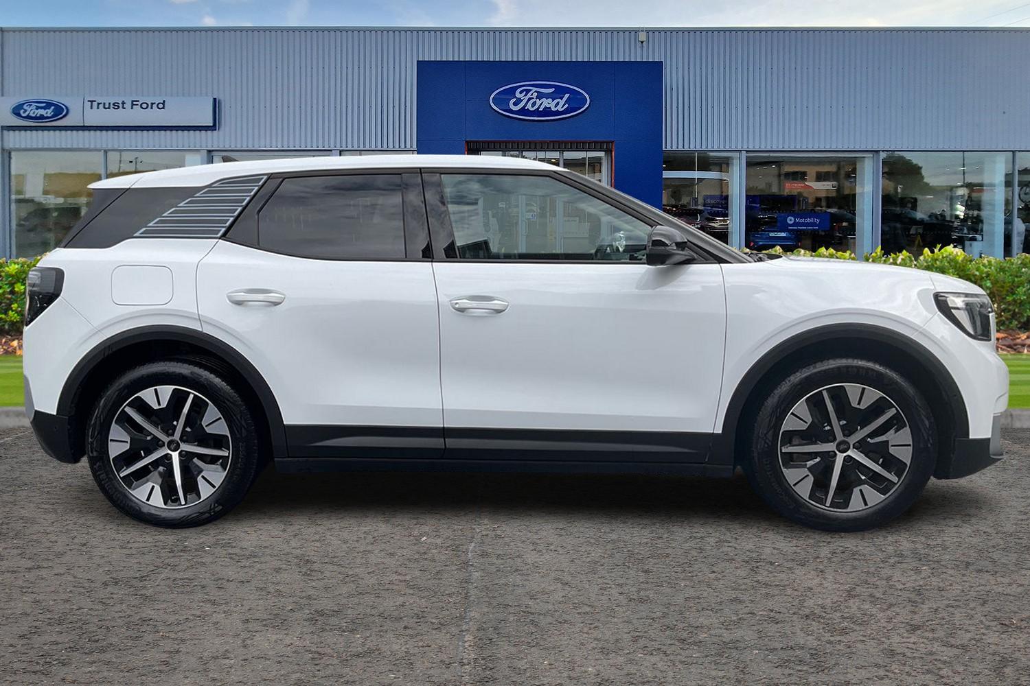 Ford Explorer Photo 2