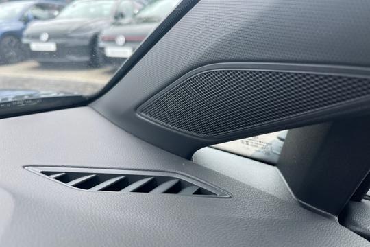 Volkswagen Golf Photo autoimg-8e92819aa8b9407ad4fd805329b984b863c3075a.jpg