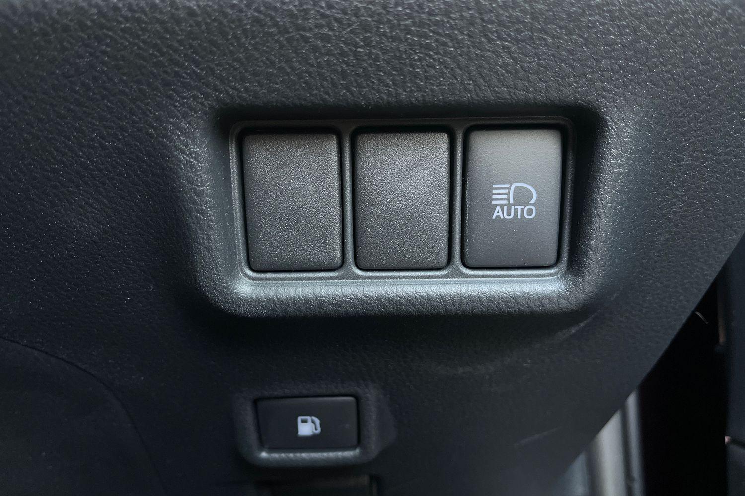 Toyota C-HR Photo 36