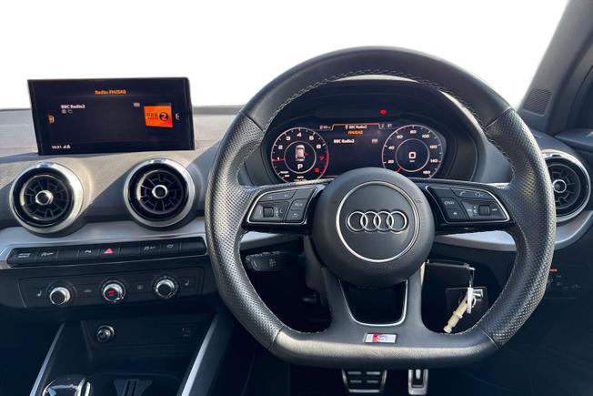 Audi Q2 Photo 11