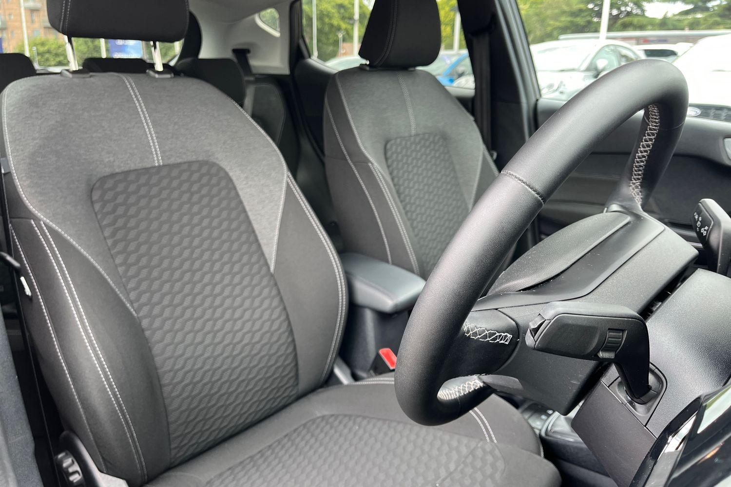 Ford FIESTA Photo 16