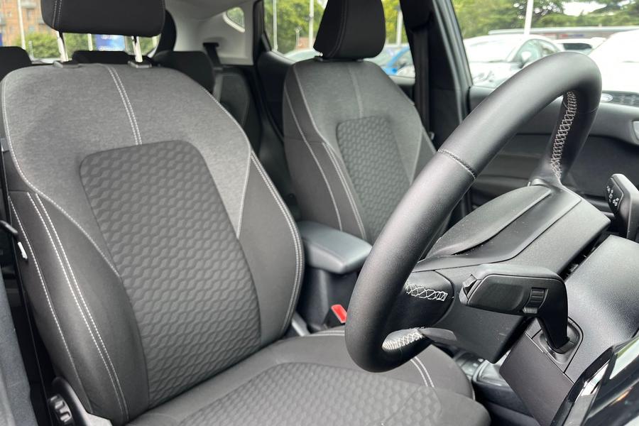 Ford FIESTA Photo autoimg-8ea53ba237fb729faa592080ab8b8220c7cc55fd.jpg