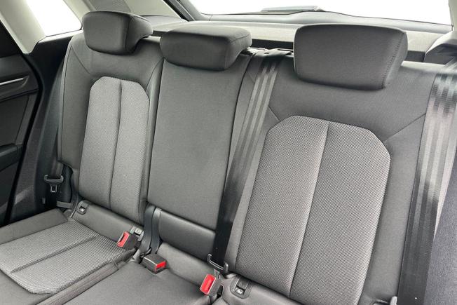 AUDI Q3 Photo 9