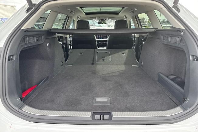 VOLKSWAGEN Passat Photo 45