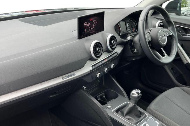 Audi Q2 Photo 2