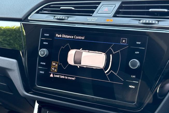 VOLKSWAGEN Touran Photo 24