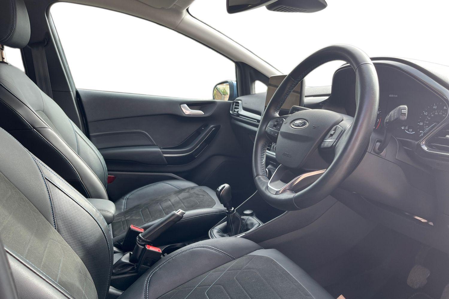 Ford FIESTA Photo 8