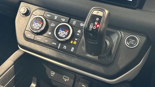 Land Rover Defender Photo autoimg-8eb8a7a12aef17e261bcea65d82ea27710e61f8d.jpg