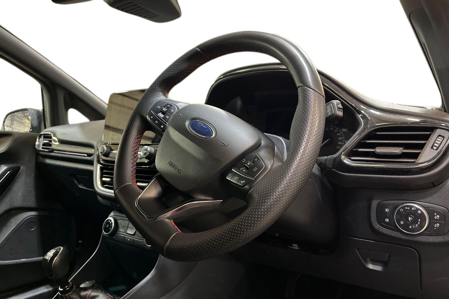 Ford FIESTA Photo 8