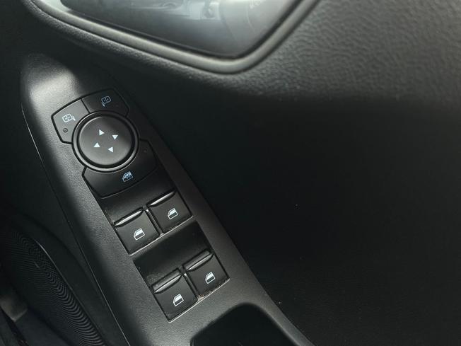 FORD Fiesta Photo 27