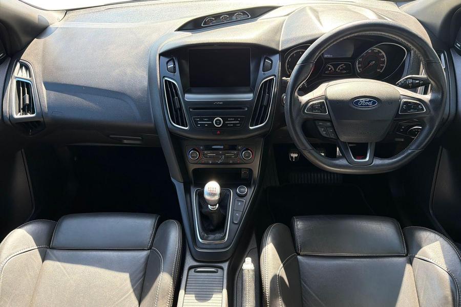 Ford FOCUS Photo autoimg-8ebec9b7ddd4be5c31cf06f879c0a12eb8c9b5b2.jpg