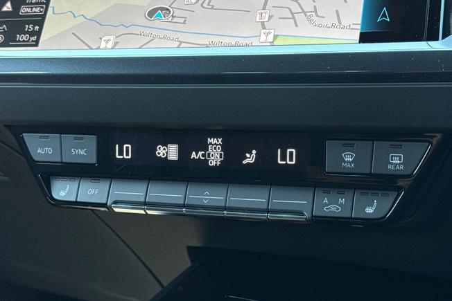 AUDI  Q4 Photo 23
