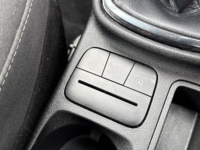 FORD Fiesta Photo 31