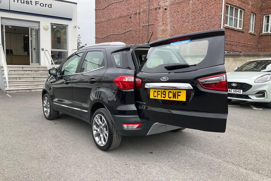 Ford ECOSPORT Photo autoimg-8ed09ee0bce1c67bea856c4bfb5c63d008fa8ebd.jpg