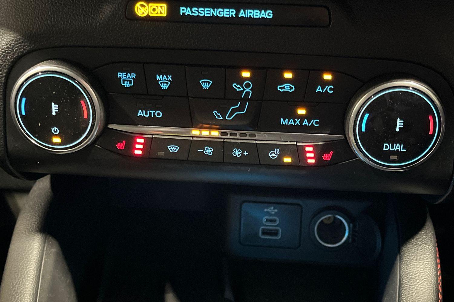Ford KUGA Photo 23